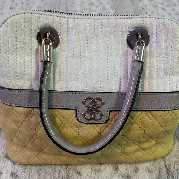 Yellow Guess Clutch - Picture 2 of 13